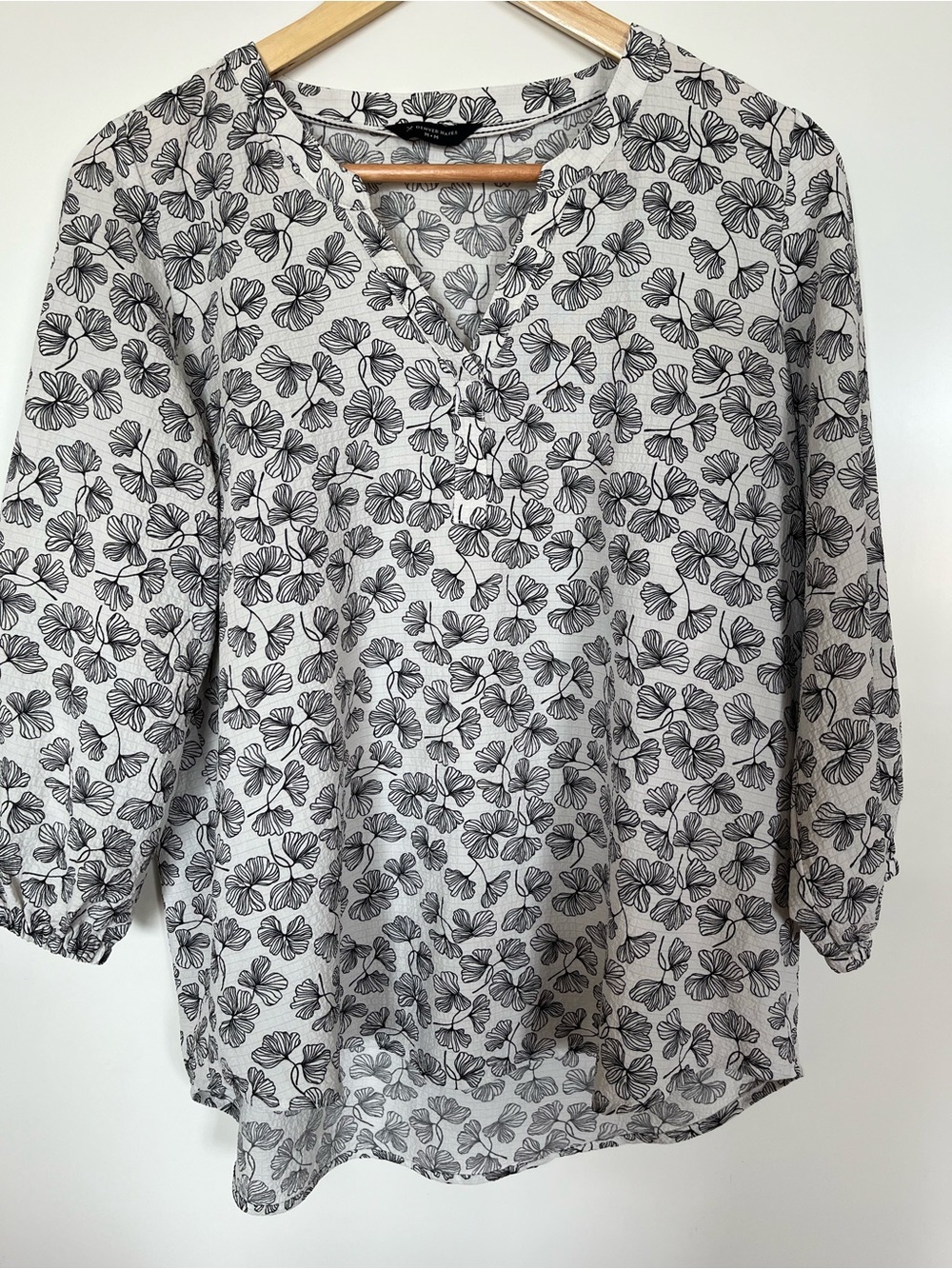 Denver Hayes Black & White Lightweight Floral Blouse Medium